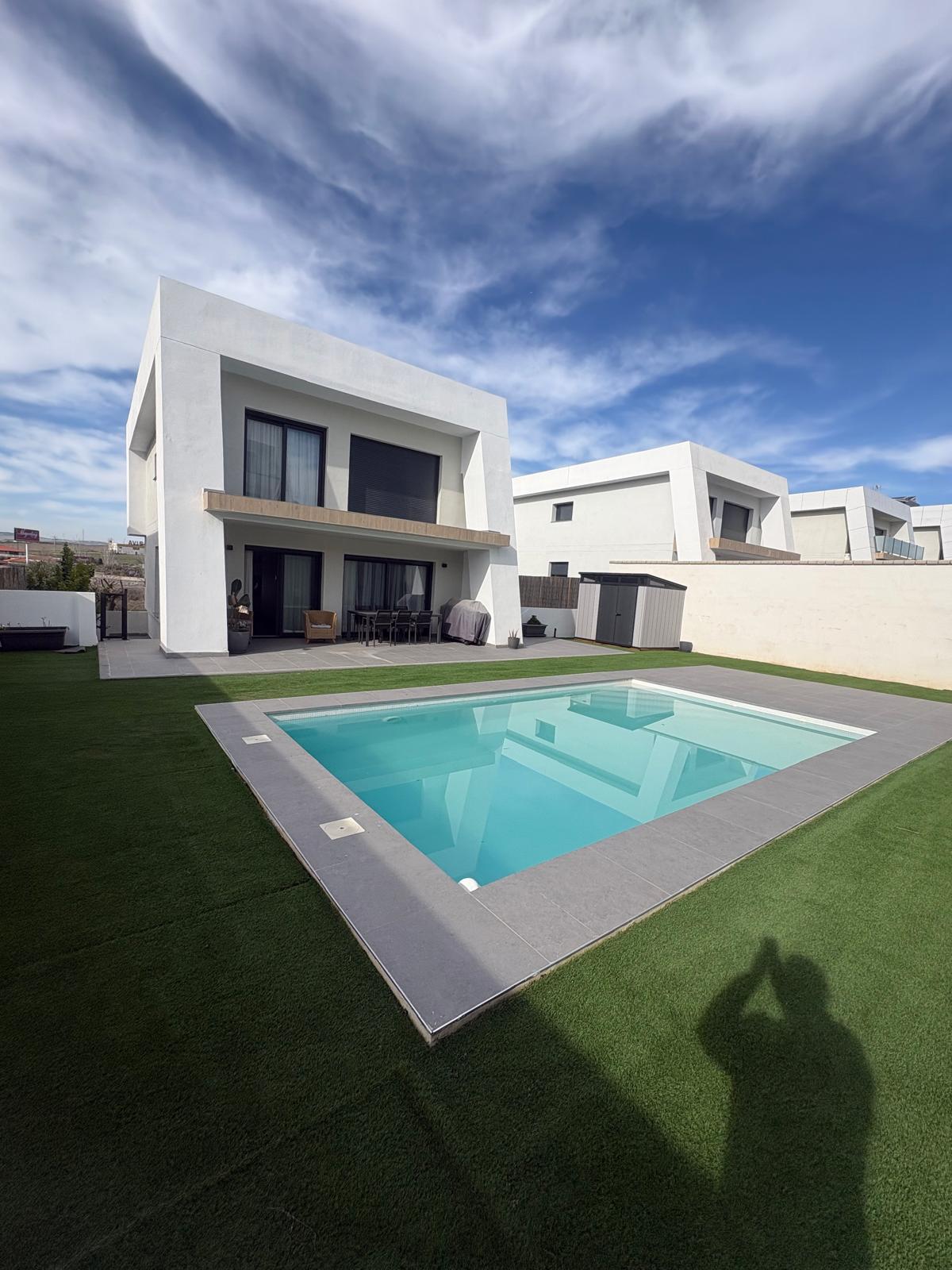 Vivienda unifamiliar con piscina